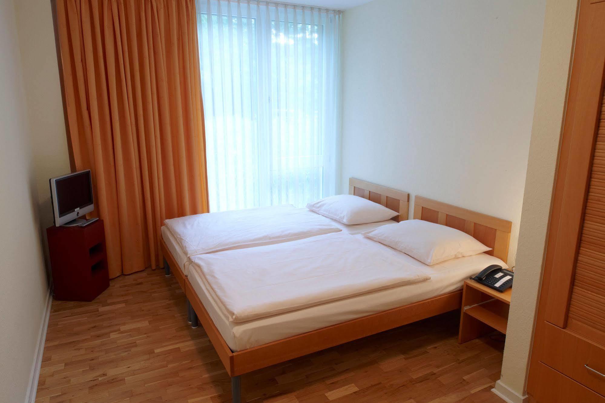 Commundo Tagungshotel Neuss Dış mekan fotoğraf