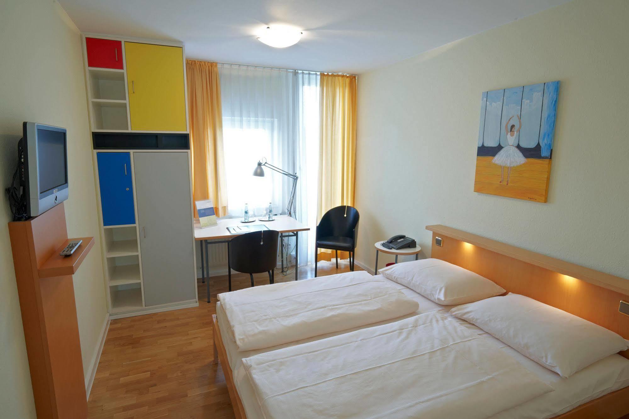 Commundo Tagungshotel Neuss Dış mekan fotoğraf